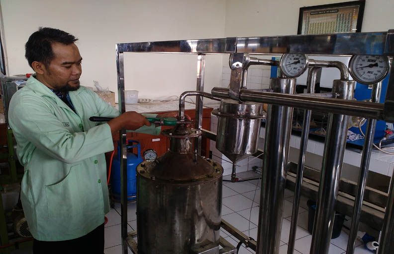 Dosen UAD Sukses Ubah Sampah Plastik Jadi Premium