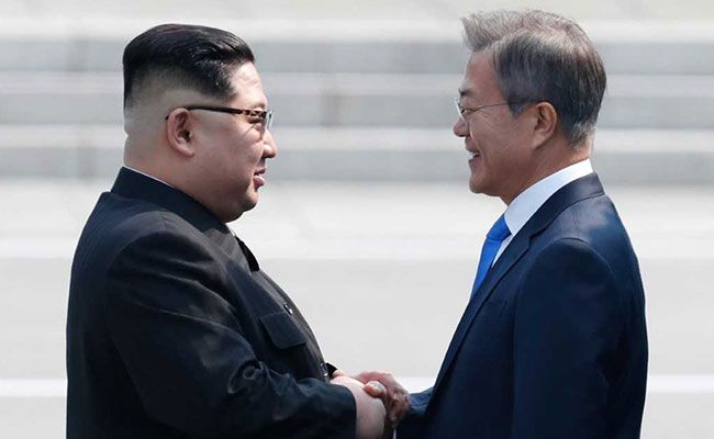 Momen Jabat Tangan Para Pemimpin yang Mengguncang Dunia