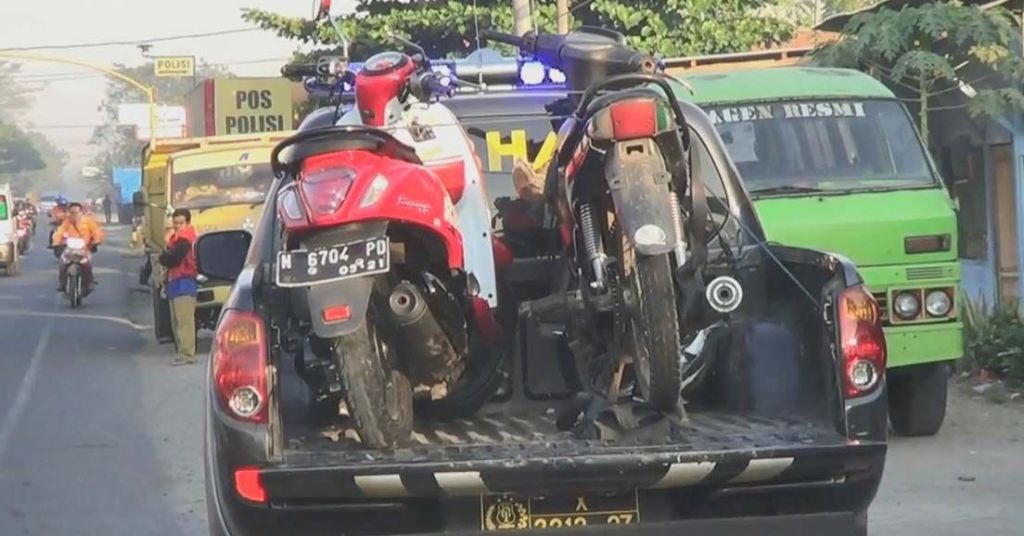 Ngebut di Lalin Padat, Pengendara Motor Tewas Terlindas Truk