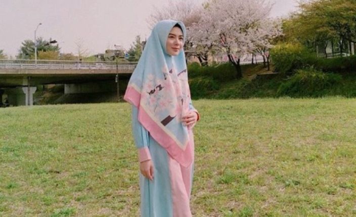 Sempat Ditentang Orangtua, Ini Kisah Ayana Jihye Moon Jadi Mualaf