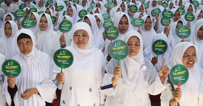 Sowan ke Kiai Mahrus Bangkalan, Khofifah Dihadiahi Jingle Wes Wayahe
