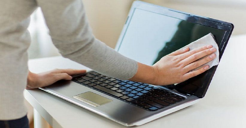 Tips Membersihkan Layar Laptop, Gunakan Kain Microfiber