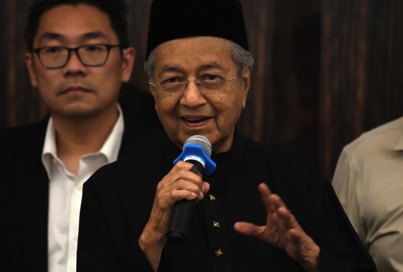Baru Dilantik, Mahathir Langsung Meminta Kabinet Najib Razak Mundur