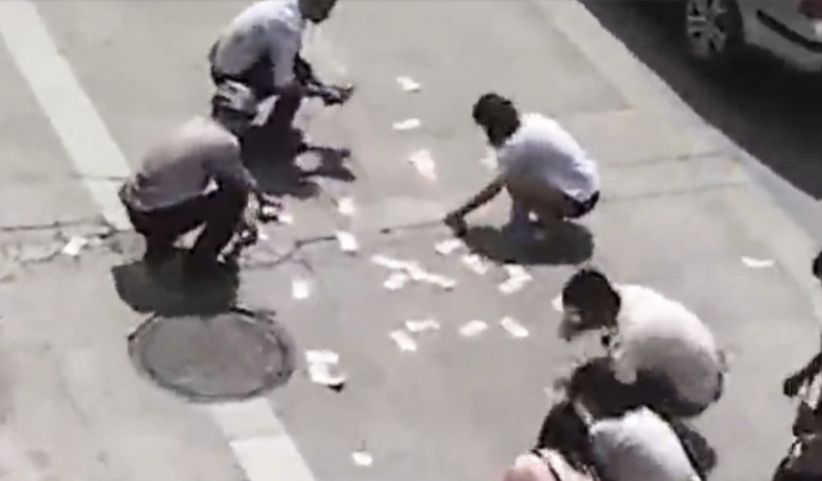 Heboh Hujan Uang di China