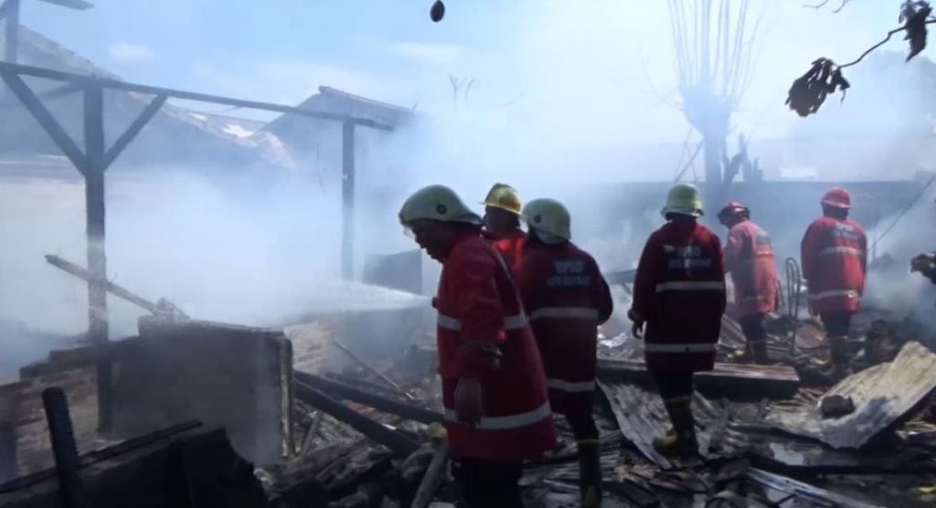 Diduga akibat Kayu Bakar Bekas Masak, 1 Rumah di Denpasar Terbakar