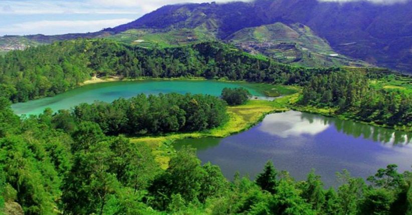 Tersembunyi di Gunung Purba Dieng, Intip Pesona Keajaiban Telaga Warna