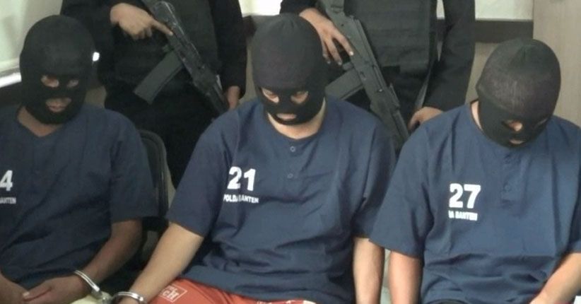 Polisi Gadungan Pangkat AKBP Ditangkap Asyik Liburan Bersama 4 Perempuan di Guci Tegal