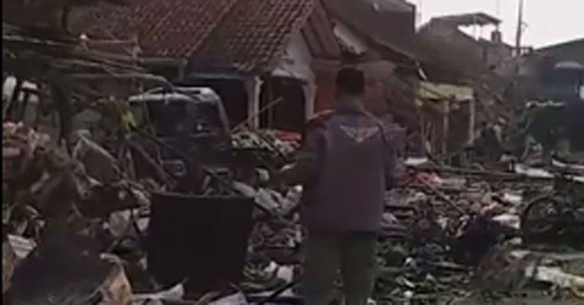 Rem Blong, Truk Gula Hajar Belasan Motor dan Kios di Bumiayu, 11 Tewas