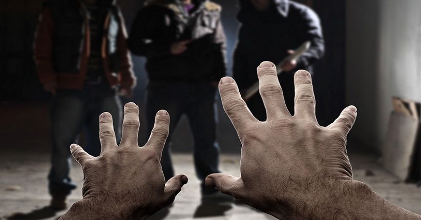 Gara-Gara Rebutan Penumpang, Tukang Ojek Dibacok Keluarga Sendiri