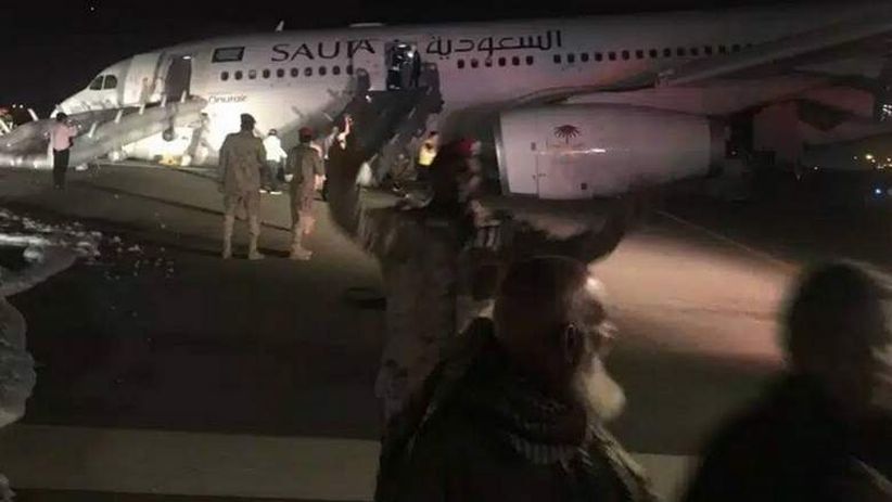 Pesawat Saudi Arabian Airlines Mendarat Darurat Tanpa Roda Depan