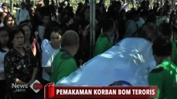 Isak Tangis Warnai Pemakaman Bayu, Korban Bom Gereja Santa Maria