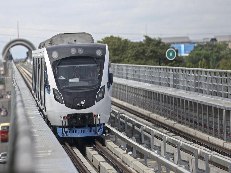 Terintegrasi TransJakarta, Tarif LRT Jakarta Diusulkan Rp10.800