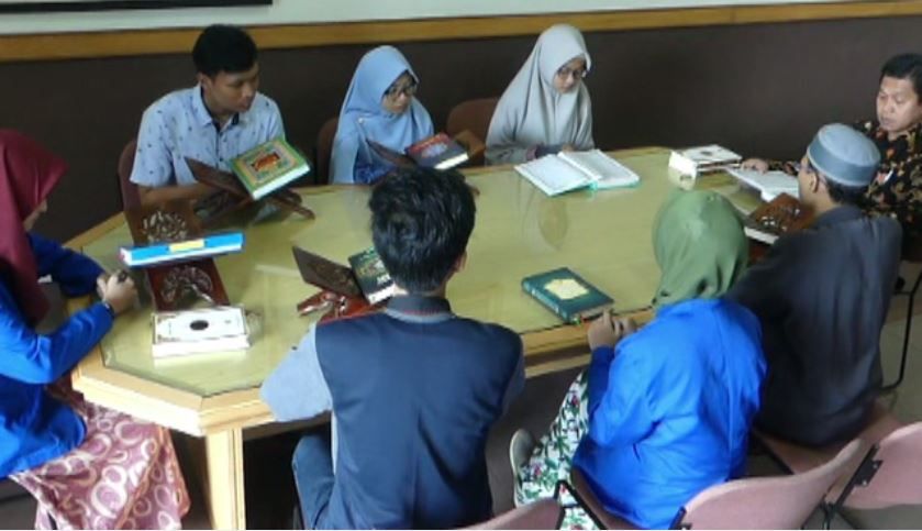 Contoh Idgham Bilaghunnah dan Hukum Bacaannya dalam Alquran