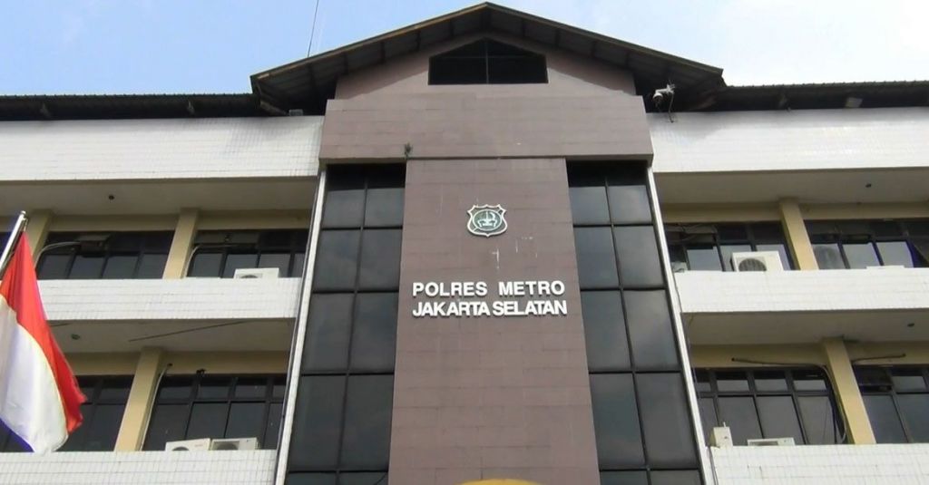 Masuk Mapolres Jaksel Bawa Sajam, Dua Orang Diamankan Polisi