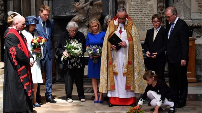 Upacara Penghormatan untuk Ilmuwan Stephen Hawking Digelar di London