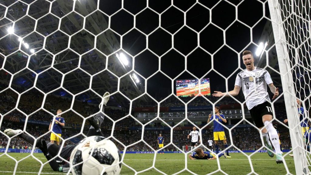 Dramatis, Jerman Kalahkan Swedia dengan 10 Pemain