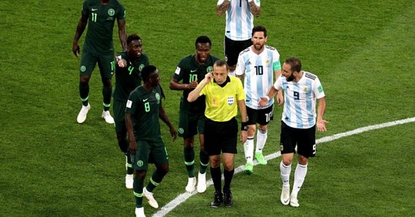 Tak Berikan Penalti, Obi Mikel Pertanyakan Keputusan Wasit