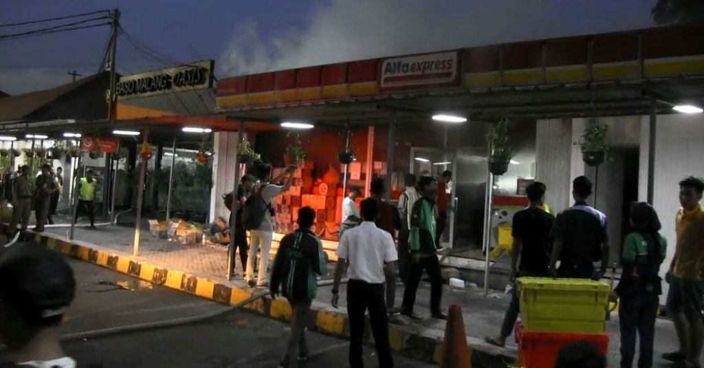 Minimarket di Stasiun Pasar Senen Terbakar, 15 Unit Damkar Diterjunkan