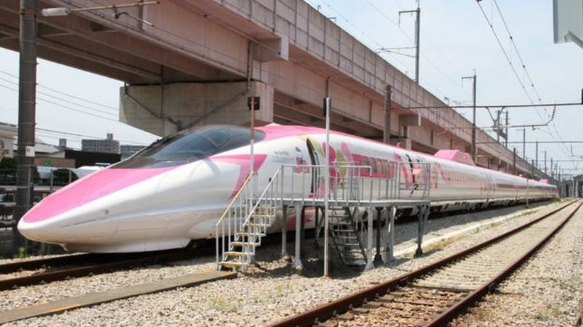 Kereta Cepat Imut Hello Kitty Resmi Beroperasi