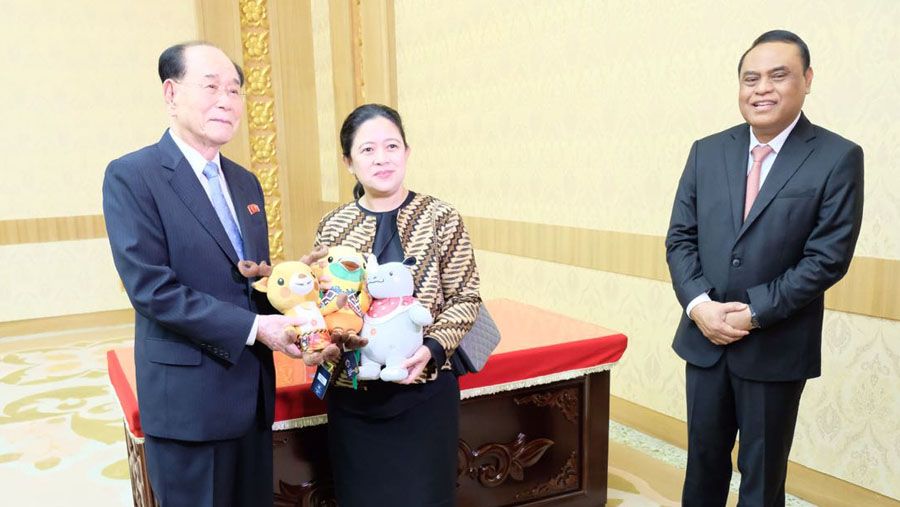 Puan Maharani Antar Undangan Asian Games untuk Kim Jong Un