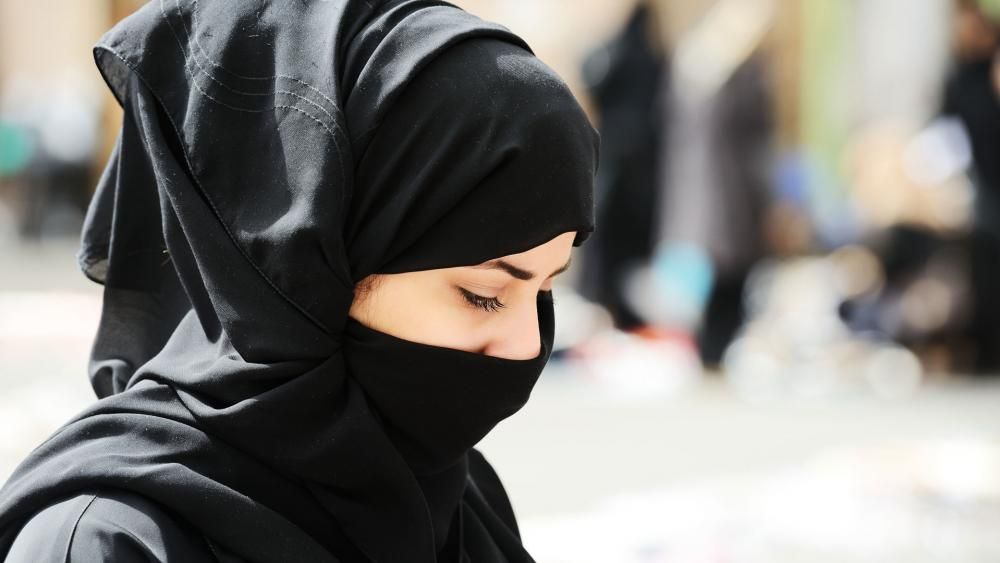 Perempuan Denmark Ini Dipaksa Lepas Cadar dan Didenda Rp2,3 Juta