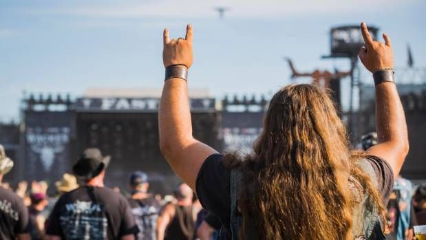 2 Kakek Kabur dari Panti Jompo ke Festival Musik Heavy Metal