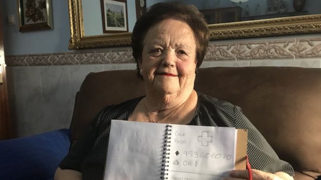 Berkat Coretan Cucu, Nenek Buta Huruf di Spanyol Mampu Gunakan Telepon