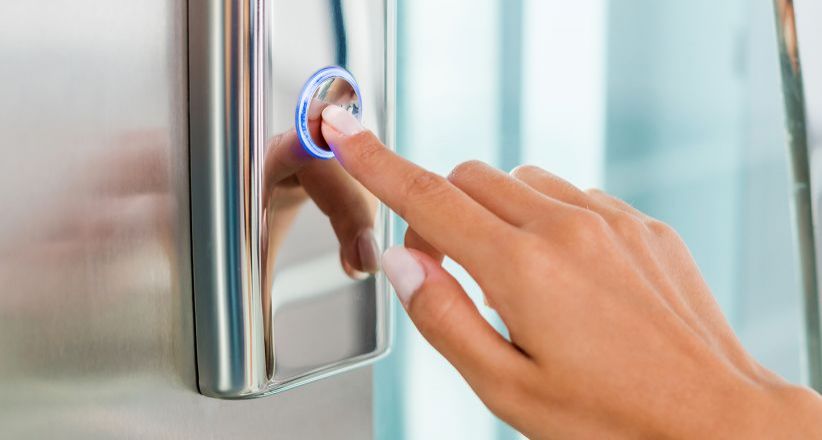 3 Pengunjung Rumah Sakit di Padang Terjebak Lift, Salah Satunya Direktur RS