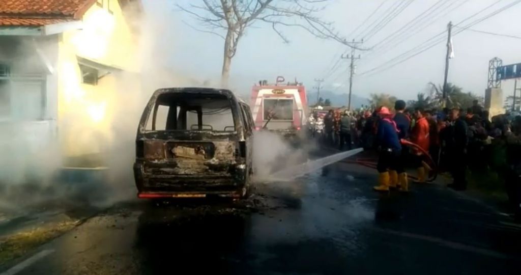 Bawa Bensin di Jeriken, Angkutan Desa Ludes Terbakar, 1 Tewas 2 Luka