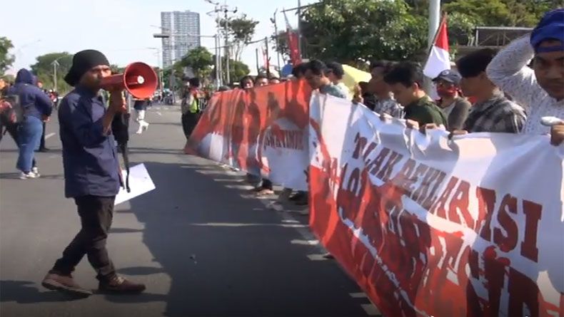 Aliansi Mahasiswa Tolak Deklarasi #2019GantiPresiden di Surabaya