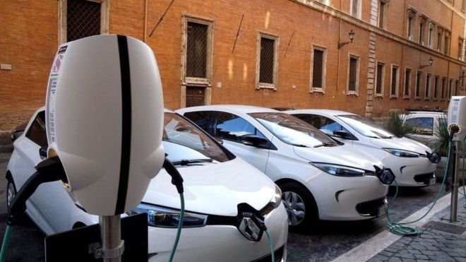 Prancis Larang Mobil Berbahan Bakar Bensin atau Solar Mulai 2040