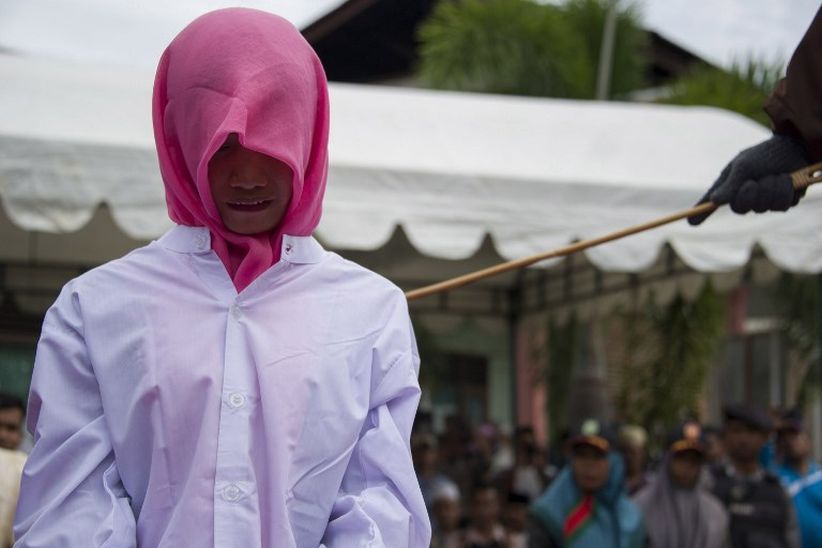 Pengadilan Malaysia Tunda Hukuman Cambuk terhadap 2 Perempuan Lesbian