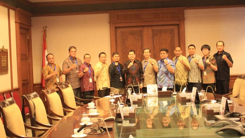 Hobi Biliar, HT Diminta Menjadi Ketum POBSI