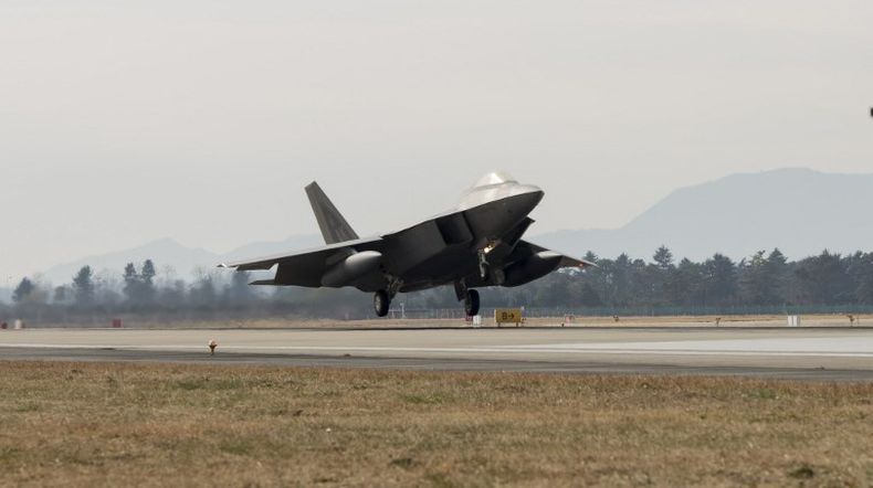 2 Jet Tempur F-22 AS Iringi Pesawat Pengebom Tu-95MC Rusia di Artik