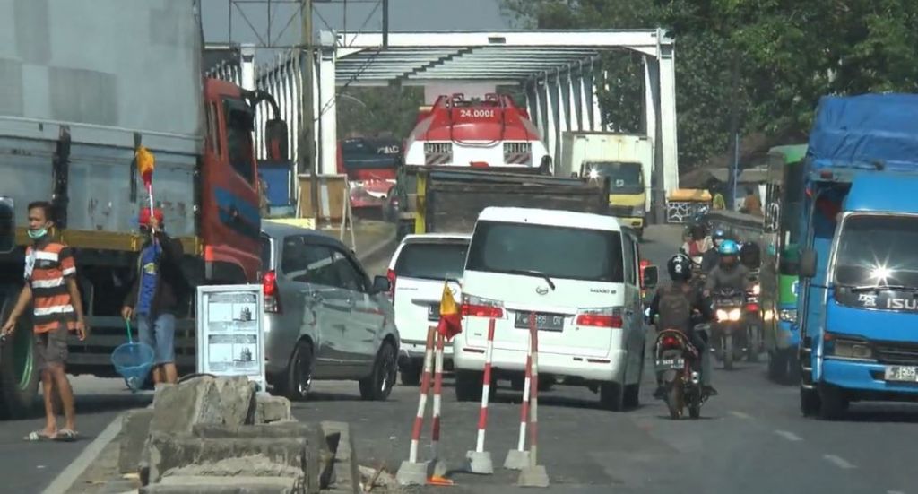 Jembatan Tuntang Baru di Demak Diperbaiki, Jalur Pantura Macet 10 Km