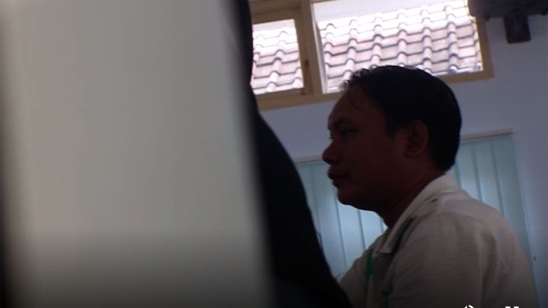 Geledah Ruang Komisi IV DPRD Mataram, Tim Kejari Angkut 1 Boks Plastik