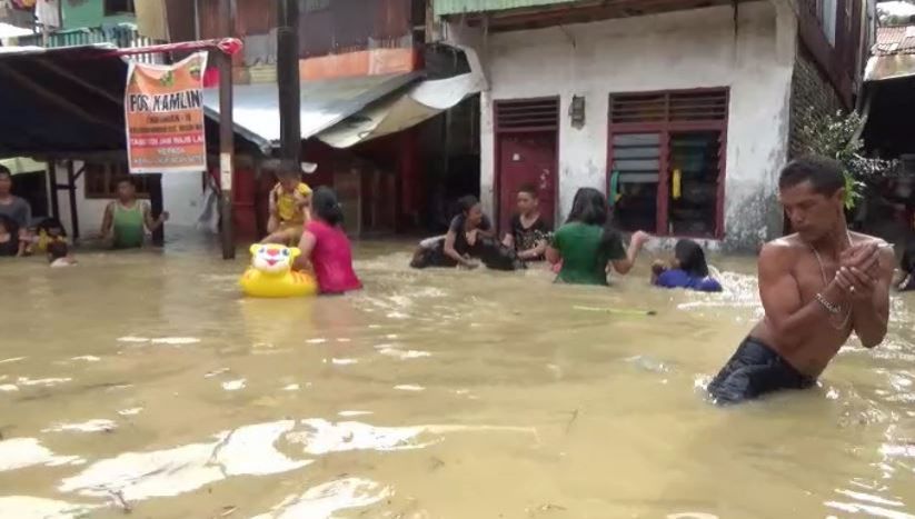 2 Sungai Meluap, Ratusan Rumah di Medan Banjir hingga 1 Meter