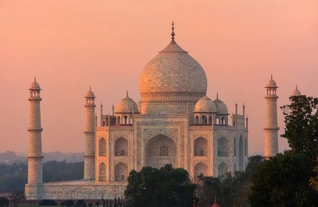 Badai Petir Hantam India, Taj Mahal Rusak