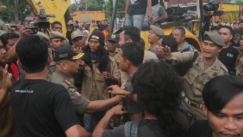 Penggusuran Lapak PKL di Stadion Teladan Medan Berlangsung Ricuh