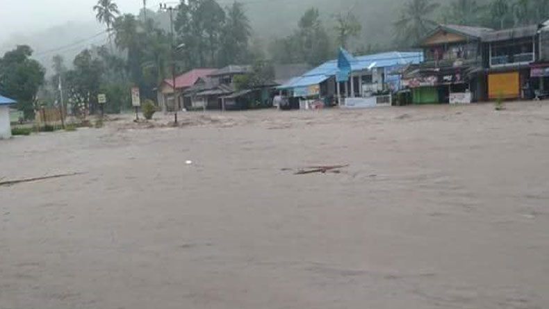 Banjir-Longsor di Madina, 6 Wilayah Terisolasi dan Aktivitas Lumpuh