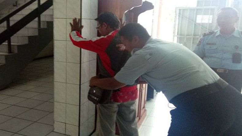 Sipir Lapas Sragen Tangkap Seorang Ibu yang Selundupkan Sabu
