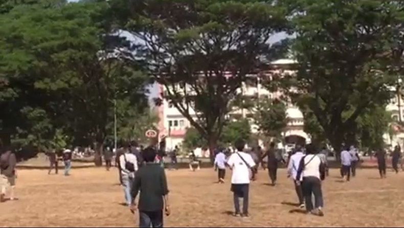 Tawuran, Mahasiswa 2 Fakultas UIN Makassar Saling Lempar Batu