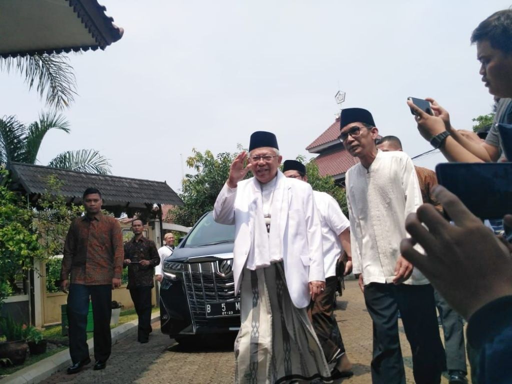 Kunjungi Kediaman Gus Dur, Ma'ruf Disambut Yenny Wahid dan Mahfud MD