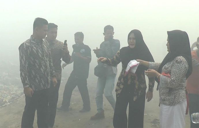 Warga Mulai Kena ISPA akibat Kabut Asap Kebakaran Sampah TPA Darupono