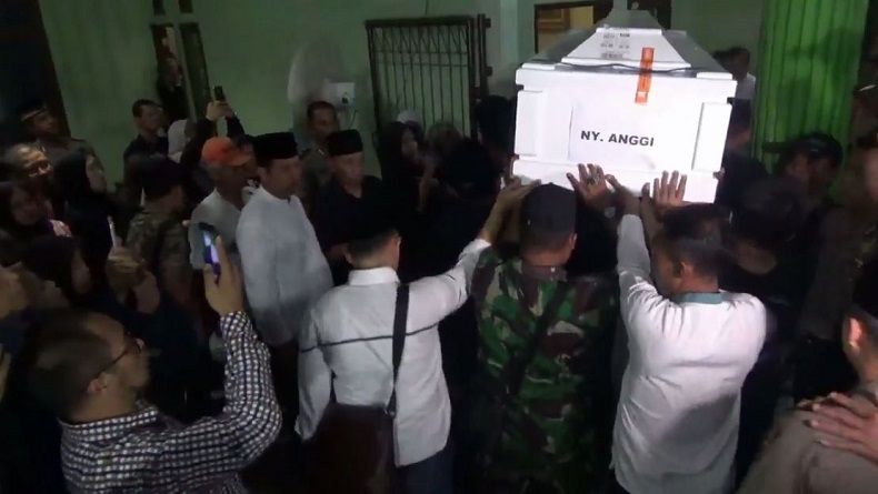 Pemakaman Istri Kapolres Tulungagung di Subang Diwarnai Isak Tangis