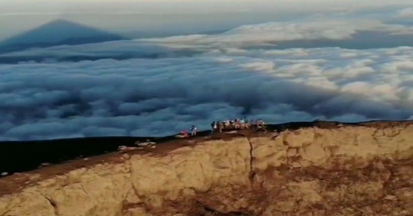 Indahnya Lautan Awan di Puncak Tertinggi Pulau Sumatera Gunung Kerinci