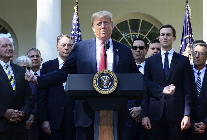 Ucapkan Belasungkawa, Presiden Donald Trump Siap Bantu RI