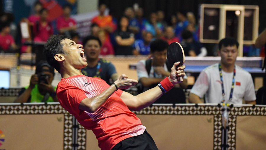 Raih Emas, David Jacobs Langsung Peluk Ibunda, Istri dan Anaknya