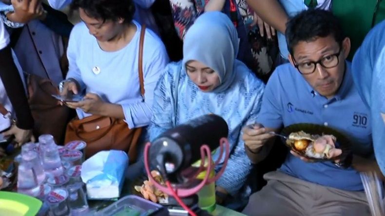 Sandiaga Sarapan di Pasar Tugu Bandar Lampung, Warga Berebut Berfoto