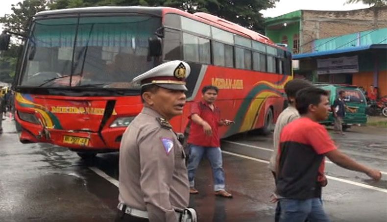 Rem Blong, Bus Medan Jaya Tabrak 5 Mobil di Tebingtinggi, Sopir Kabur